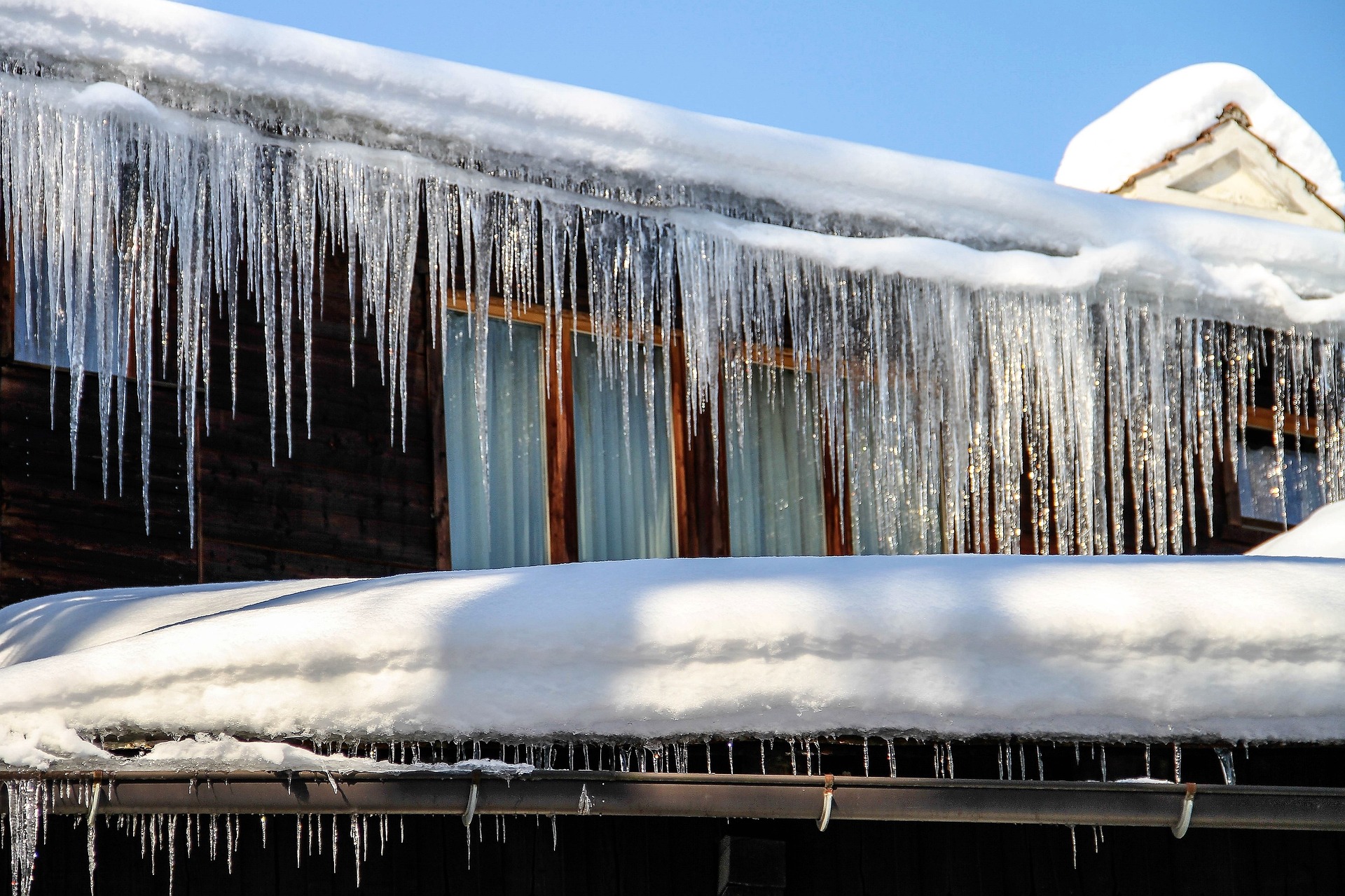 How to Handle Gutter Overflow Issues: Causes and Solutions